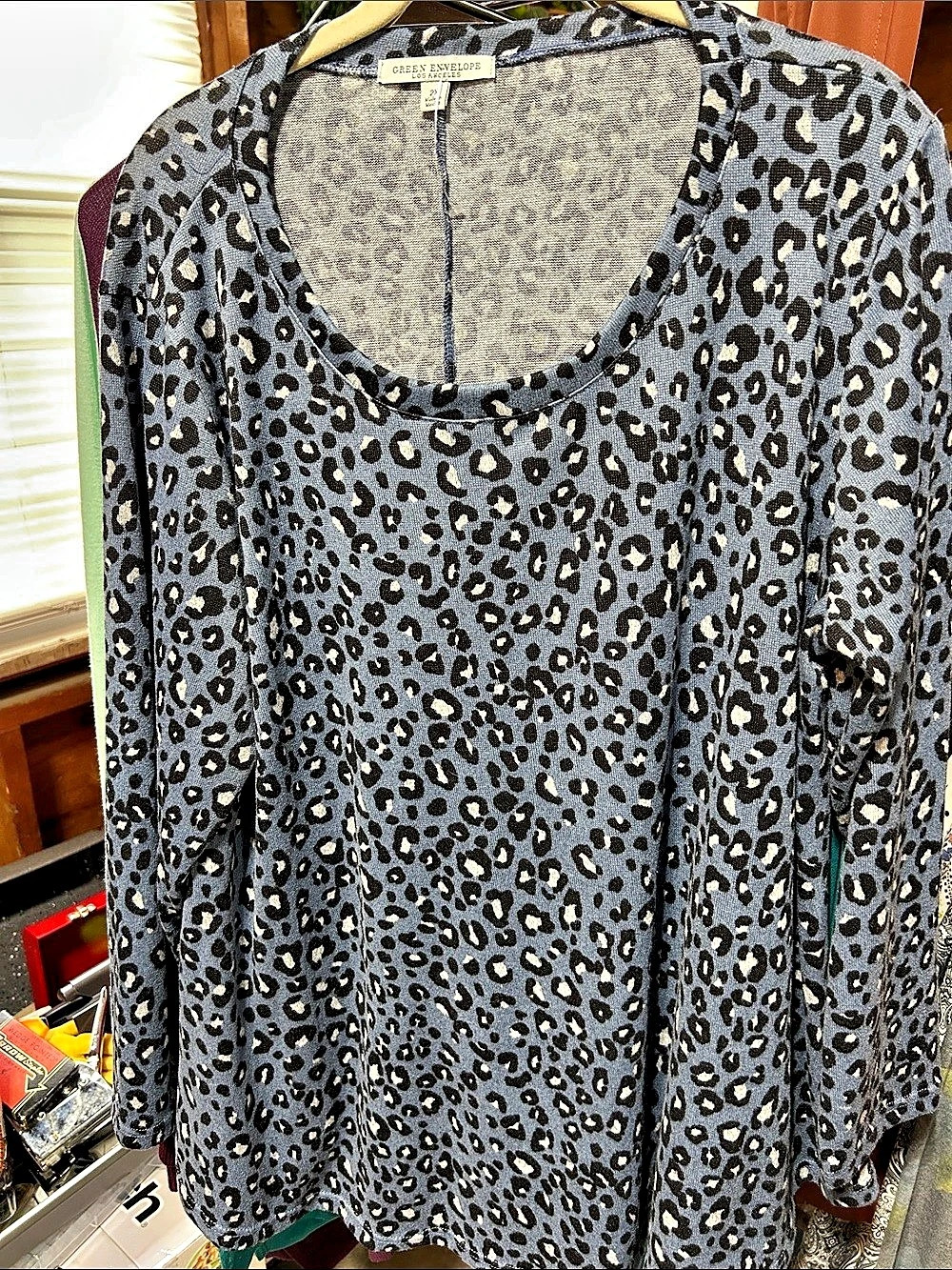 Green Envelope Animal Print Long Sleeve Tunic 2x Like New